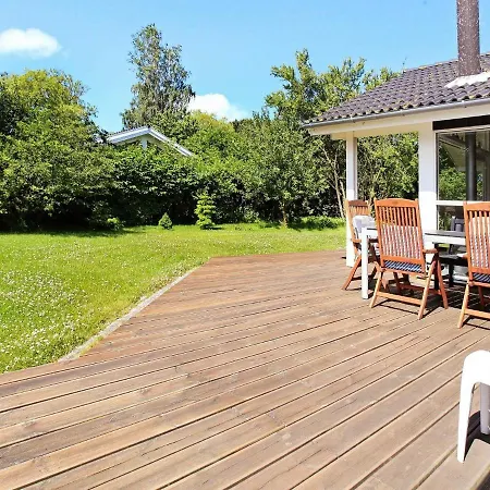 Three-bedroom Holiday In 15 *
