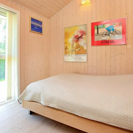 Three-bedroom Holiday In 15 *